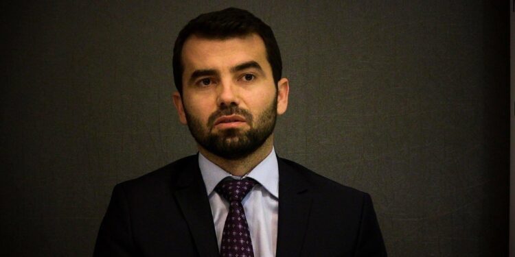 Demi: Në dy dekada kosovarët shpenzuan 180 milionë euro për aplikime të vizave