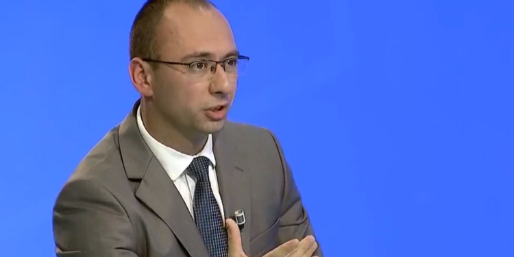 Nervozohet Simiq: Kurti s’do paqe, gjoba e parë do të na bëjë të reagojmë ashpër