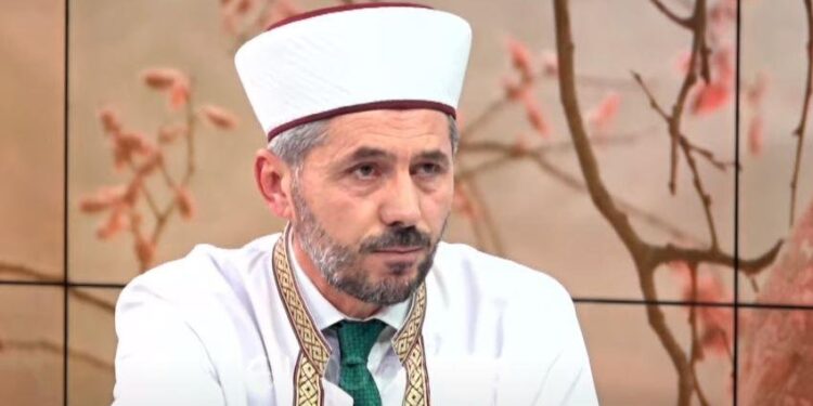 Ish-Myftiu i Tiranës: Duhet të ligjërohen martesat e burrit me disa gra