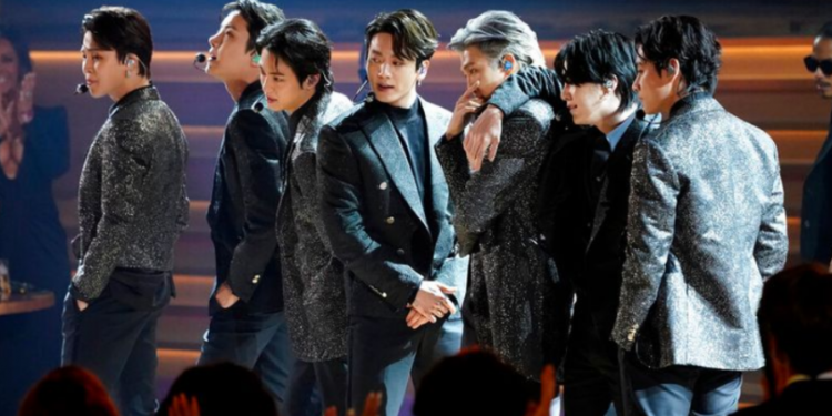 Grupi i famshëm shkëputet nga muzika për të kryer shërbimin ushtarak