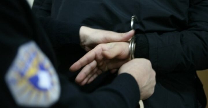 Drogë në burgun e Dubravës/ Avokatja e shoferit të arrestuar: Klienti im është viktimë, video tregon personin që e ngarkoi atë