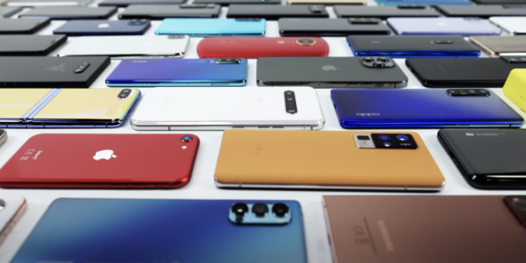 Nga Canalys thonë se dërgesat e telefonave të mençur në tregun botëror në tremujorin e tretë patën rënie për 9 për qind