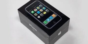 iPhone i parë u shit gati 40 mijë dollarë