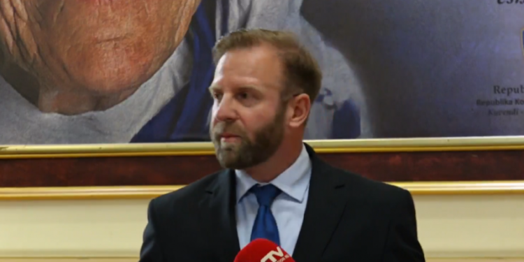 Haki Abazi qorton ambasadorin e BE-së: Kjo është gabim