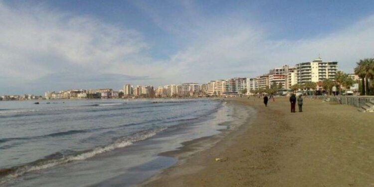 Një 26-vjeçar gjendet i vdekur në breg të detit në Durrës