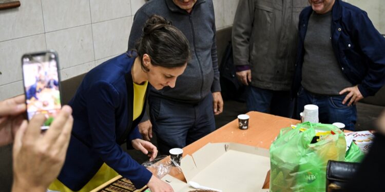 Rizvanolli me torte ia uron ditëlindjen Termocentralit Kosova A