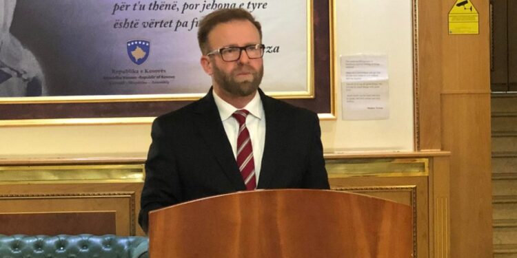 Haki Abazi: Afati për targat të shtyhet deri më 31 dhjetor
