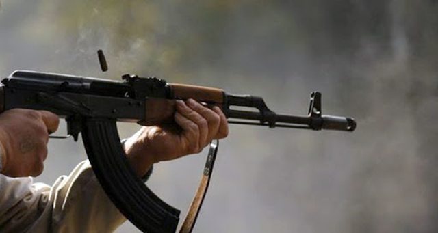 Tentim vrasje në Fushë Kosovë me kallashnikov, plagoset një person, të dyshuarit në arrati
