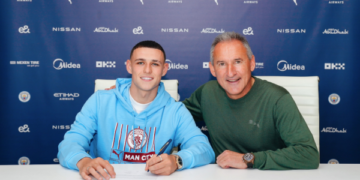 Phil Foden rinovon kontratën me Manchester Cityn