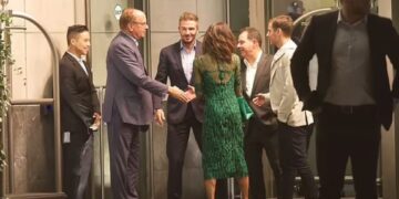 Pas ribashkimit me të birin dhe nusen, David dhe Victoria shfaqen të lumtur në New York