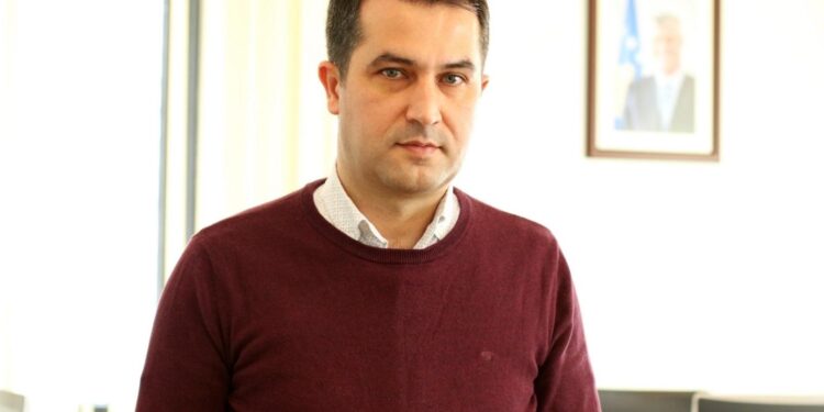 Ish-këshilltari i Thaçit: Kurti e pastroi Vetëvendosjen nga elementet e LPK-së, ato të të burgosurve politikë dhe të UÇK-së