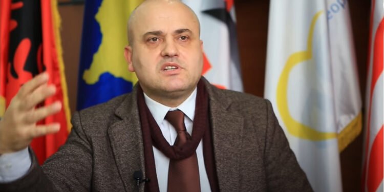 Avdyli për LDK-në: Kur fishkëllonte Thaçi, krejt paloheshin para tij, tash po i hakmerren Kurtit