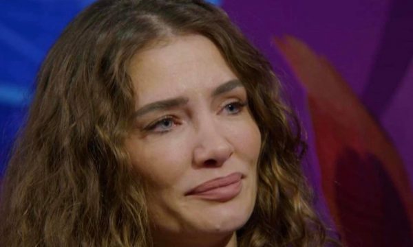 ‘Qe 6 vite nuk e kam, por s’ka ditë që nuk e kujtoj’, deputetja nuk i mban lotët derisa flet për babain