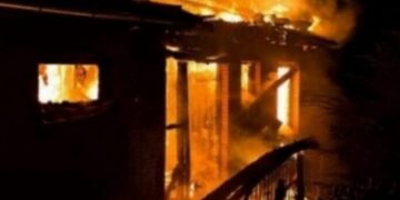 Digjet garazha me mall e një kompanie në Pejë, dëmet arrijnë në mijëra euro