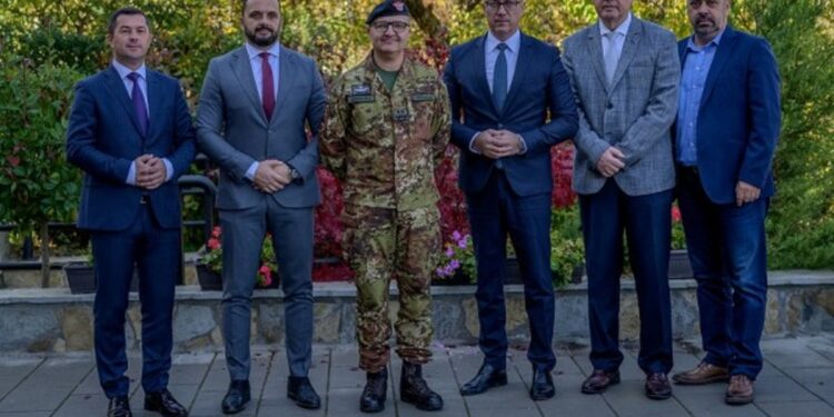 Komandanti i KFOR-it porosi Rakiqit: Të shmangen veprimet e njëanshme