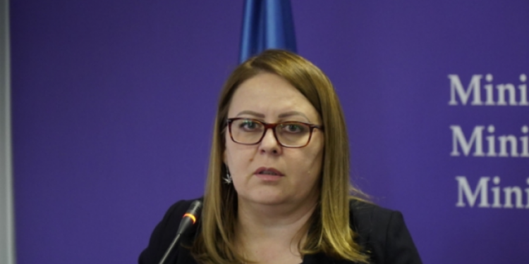 Deputetja Bajrami: Tregoni Kurtit e Muratit se askujt nuk mund t’i cënohet e drejta për pagën