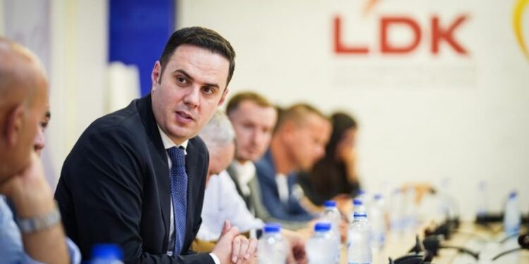 LDK reagon për shkarkimin e rektorit: Ndërhyrje e papranueshme e politikës në institucionet arsimore