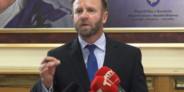 Ish-këshilltari i Thaçit i reagon Haki Abazit: Po pretendon t’ia zë karrigen Donika Gërvallës