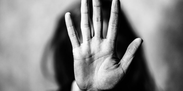 Statistika të frikshme/ Çdo vit mbi 1 mijë raste të dhunës në familje – detaje nga policia