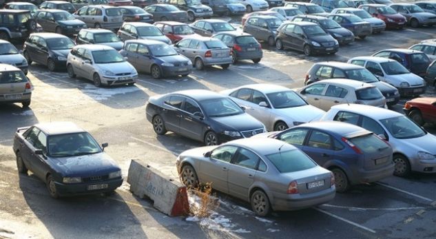 Shtrenjtimi i derivateve ndikoi edhe në çmimin e veturave