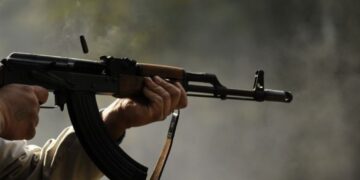 Sikur në filma: Gjuhet me kallash drejt një shtëpie në Vushtrri