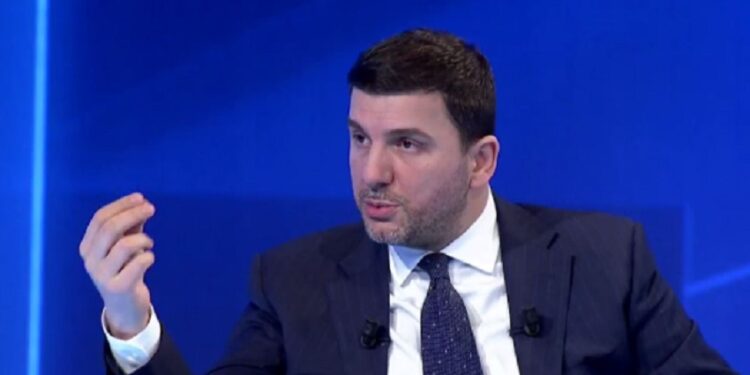 Krasniqi: Kurti tregoi që kurrë nuk do të bëhet lider, është kryemashtruesi i Kosovës