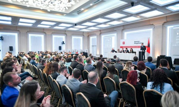 Kurti para bashkëpartiakëve e pranon që VV dështoi në zgjedhjet e fundit lokale