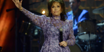 Ka ndërruar jetë Loretta Lynn, ikona e muzikës ‘country’