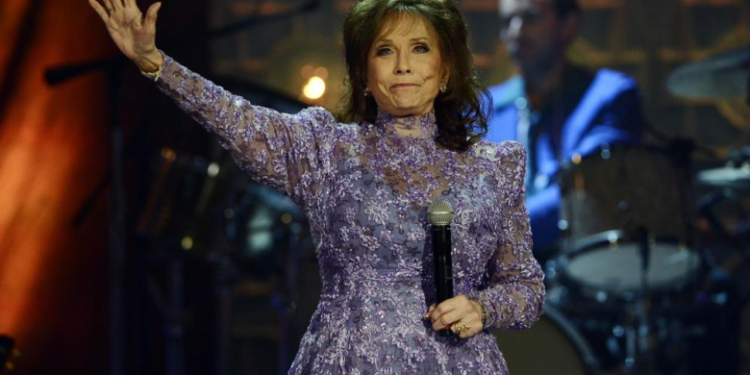 Ka ndërruar jetë Loretta Lynn, ikona e muzikës ‘country’