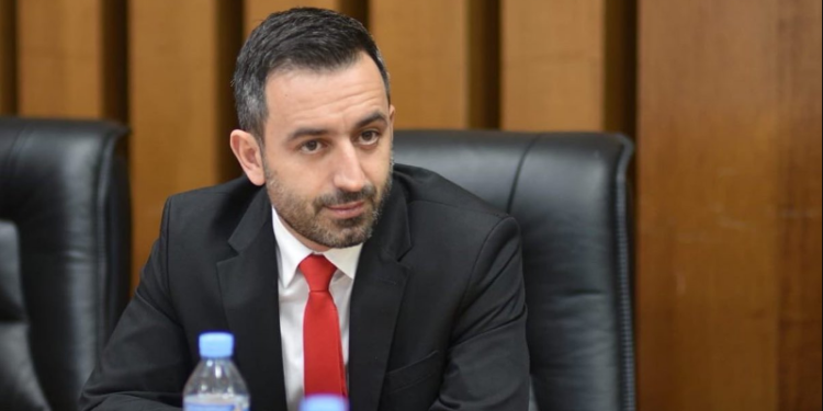 Fytyra tjetër e Dimal Bashës: Koha kur ai e sulmonte ashpër Vetëvendosjen – Ja si fliste “zi e terr” për ta! (VIDEO)