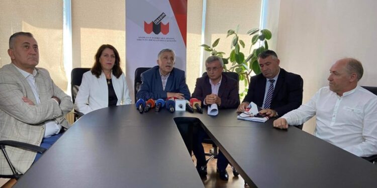 Nëse mësimdhënësve s’u dalin pagat sot, SBAShK-u ndërmerr këtë veprim