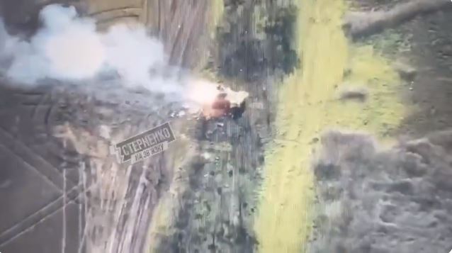Momenti kur një armë e shkurtër ruse shkatërrohet nga një sulm artilerie në Kherson
