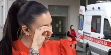 “Isha tmerrësisht keq”, moderatorja tregon mes lotësh si e përzunë nga urgjenca