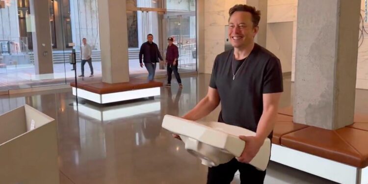 Musk merr “paralajmërimin” e parë si pronar i Twitter: Në Evropë, “zogu” do të fluturojë sipas rregullave tona