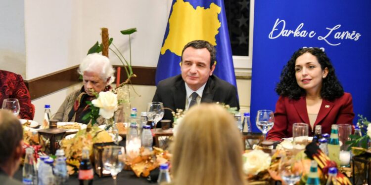 Kurti dhe Osmani në Darkën e Lamës të organizuar në Shtëpinë e të Moshuarve në Prishtinë