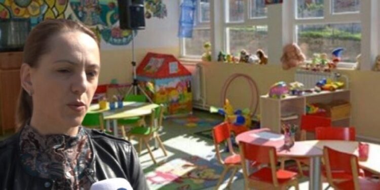 A pati dhunë ndaj 2-vjeçarit në çerdhen “Xixëllonjat”? Drejtoresha: Gishtat në fytyrë ndoshta i kanë mbetur nga gjumi