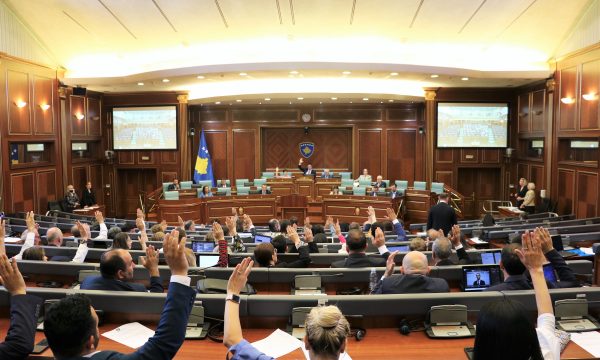 Mblidhen deputetët, ministri Murati në interpelancë për mosekzekutimin e pagave për mësimdhënësit