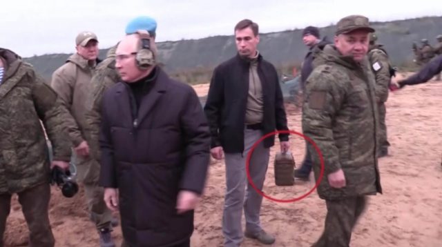 Putin del në terren, merr me vete edhe çantën bërthamore