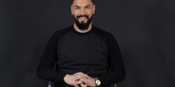 Atdheu i “Për’Puthen” i cilëson materialiste femrat: Nëse gjejnë më mirë, edhe partnerja edhe gruaja ikin