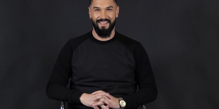 Atdheu i “Për’Puthen” i cilëson materialiste femrat: Nëse gjejnë më mirë, edhe partnerja edhe gruaja ikin