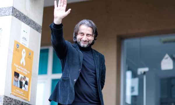 Megjithatë Përparim Rama ka mbërritur në punë, njofton për vendimet e marra sot në komunë