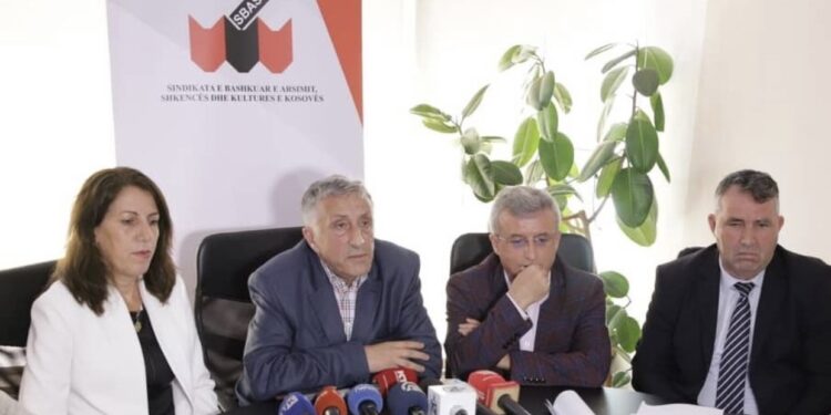 LAJMI I FUNDIT: Nuk ekzekutohen pagat e mësimdhënësve, SBASHK ndërmerr veprimin e radhës!