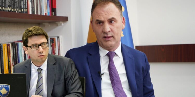“Qeveria Kurti ka analfabeta”, Limaj- Muratit: Pishpirik i Ferizajt