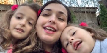 “Sot në shkollë”, Vjosa Osmani publikon foto të vajzave binjake