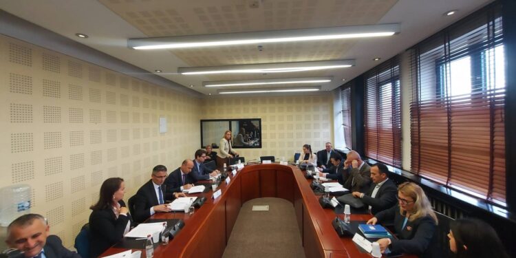 “Ty nuk të jap shpjegime”, debat i ashpër mes Bajramit e Thaçit në Komision