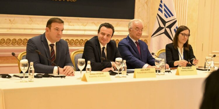 Kurti i shpërndan në Twitter fotografitë me Xhavit Halitin