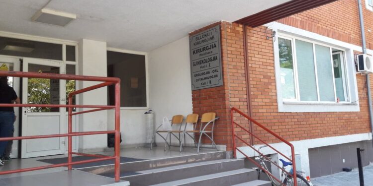 Gjendet pa shenja jete një burrë në Mitrovicë, familjarët dyshojnë se piu medikamente