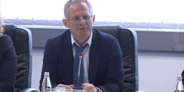 Bislimi: Vuçiq në takime private në Bruksel e pranon se duhet ta njohë Kosovën, në publik e mohon