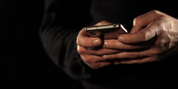 “T’i publikoj fotot pornografike…”shantazhohet i riu nga Prishtina, detyrohet të pagujë mbi 1 mijë euro me Bitcoin