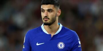 Skautët e klubit spanjoll e përcollën Armando Brojën, ishin të pranishëm në ndeshjen e fundit të Chelseat